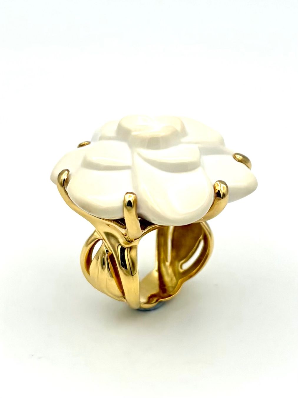 Chanel Anelli: CHANEL. Collection "Camélia", bague or jaune et agate – Usato da Renens VD venduto da Diademe.sarl 3
