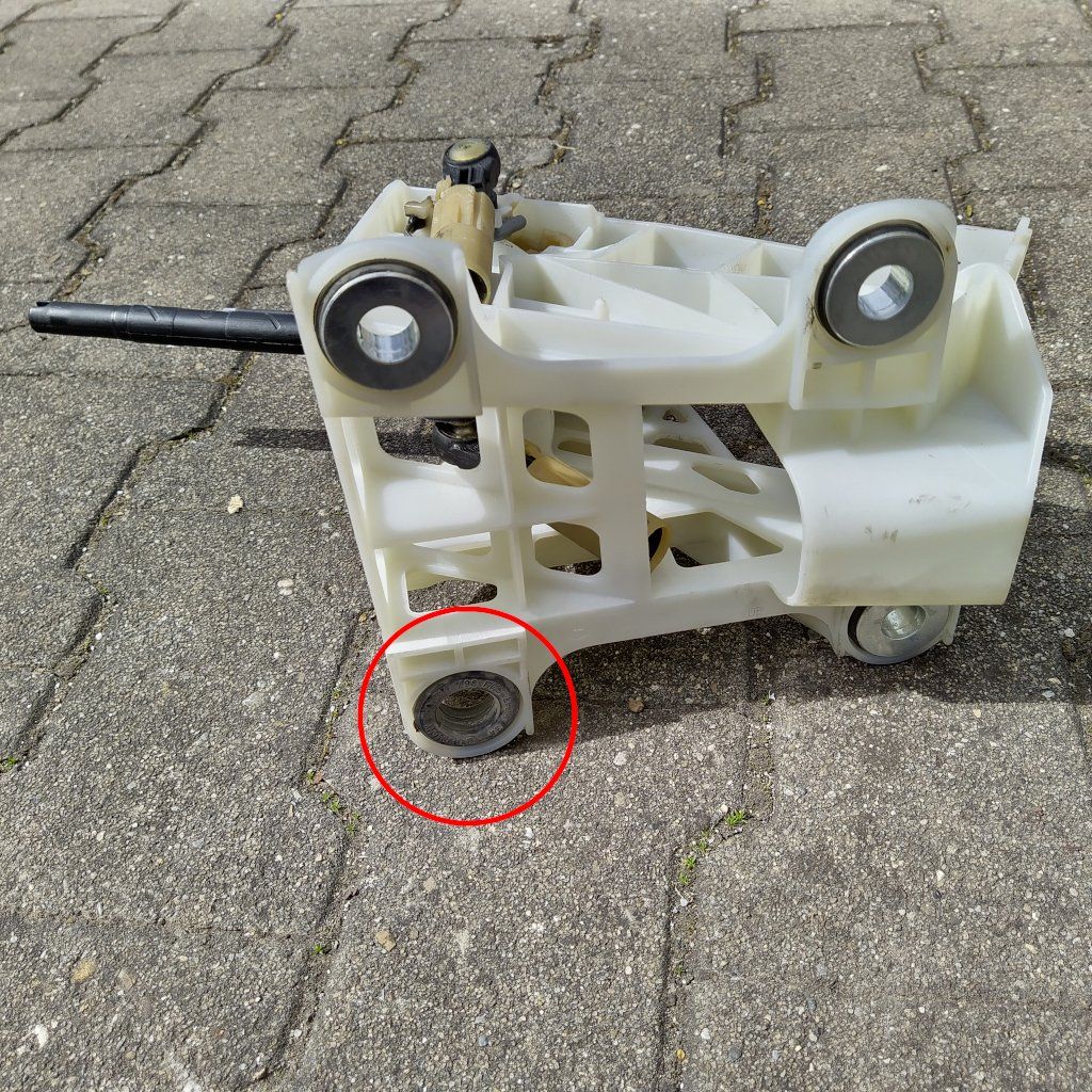 Volkswagen Tutti pezzi di ricambio auto: Schaltgehäuse VW T5 7H0711025J – Usato da Finstersee venduto da alexsv 1
