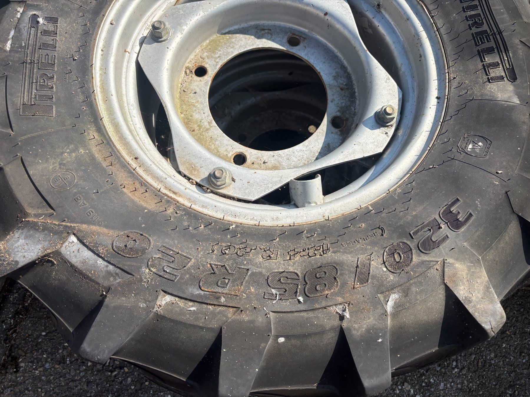 Pneus & Roues: Radsatz 320/85R20 – D'occasion à Lätti par baumi02