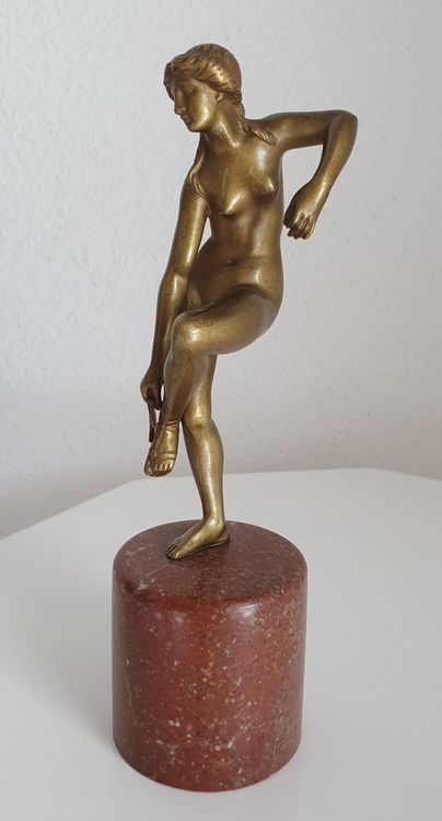 Skulptur • Lady m. Sandale • Original +/- 1900 aus BRONCE 2