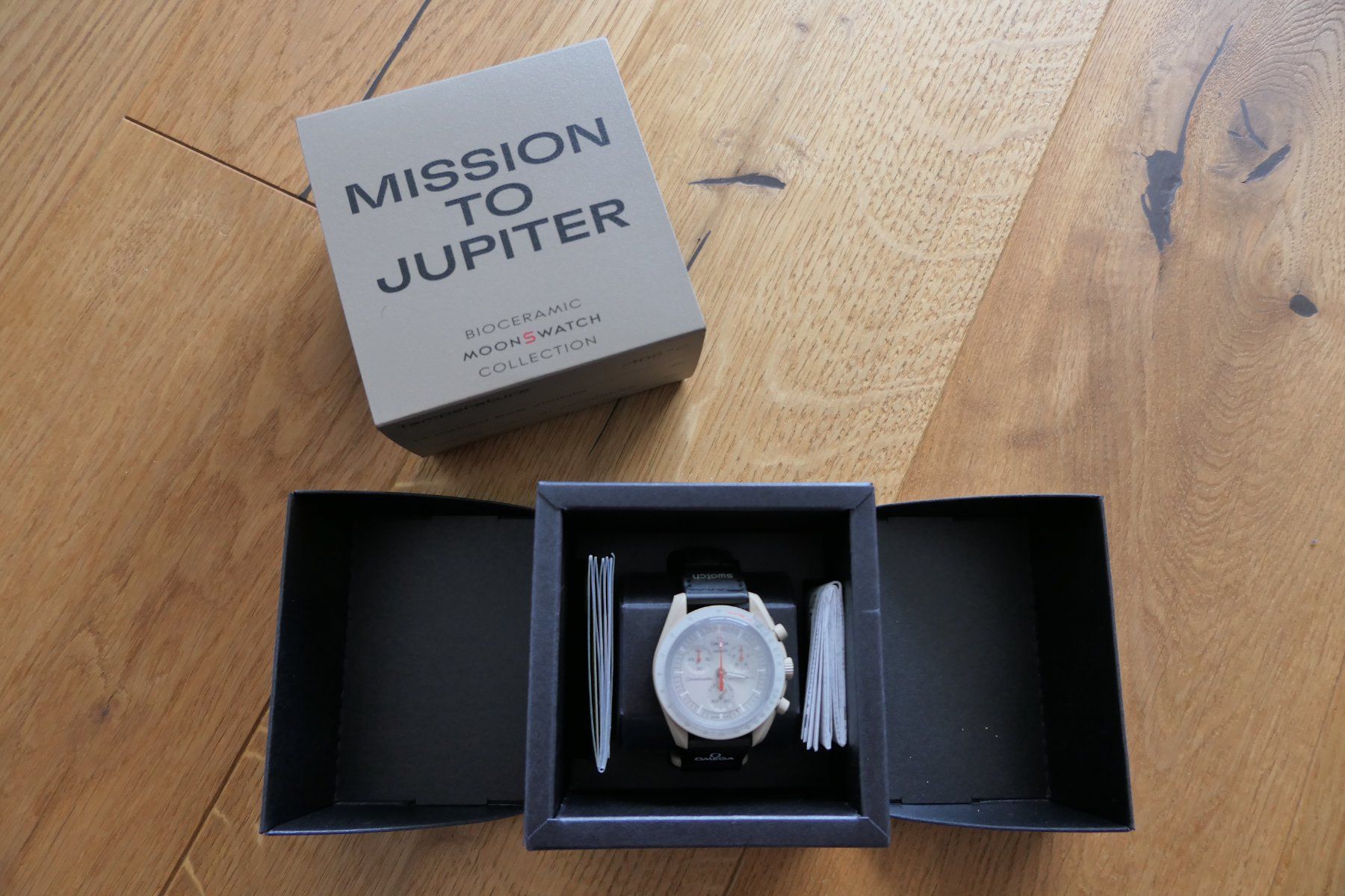 Swatch Orologi: Swatch Omega Moonswatch Mission to Jupiter – Nuovo e nell'imballaggio originale da ESCHENBACH SG venduto da MAKULU04