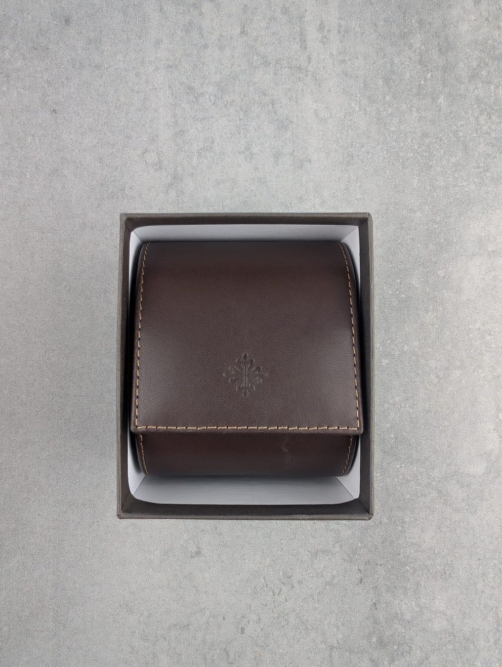 Patek Philippe Orologi: Patek Philippe Reise-Box aus Leder – Usato da Oberengstringen venduto da awristocrat