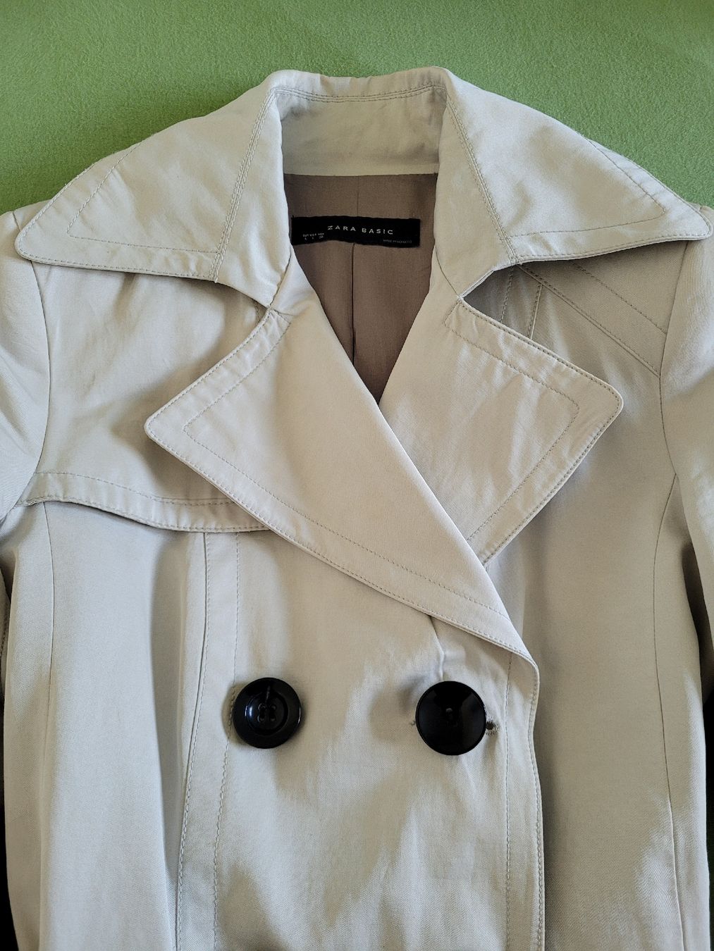 Zara Cappotti: Zara Basic Trenchcoat Beige Grösse L - Zeitlos & Elegant – Usato da Dübendorf venduto da LGDE 2