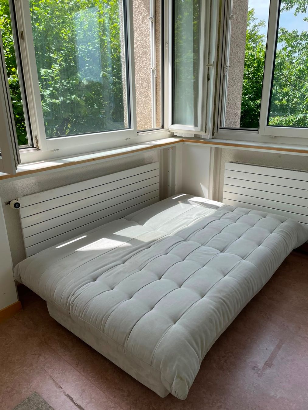 Divani: Schlafsofa hellgrau guter Zustand – Usato da Zürich venduto da annabrouver
