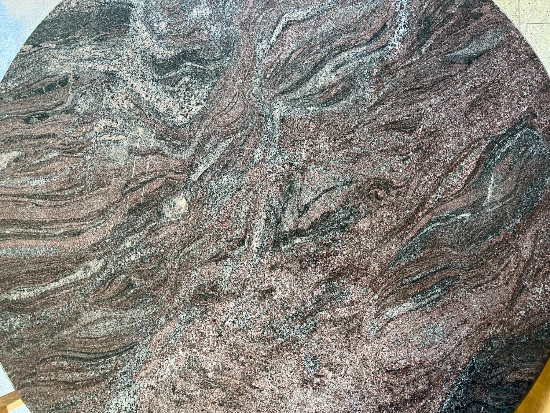 Tavoli: Tisch aus Granit – Usato da Leuggern venduto da Yzerman2 1
