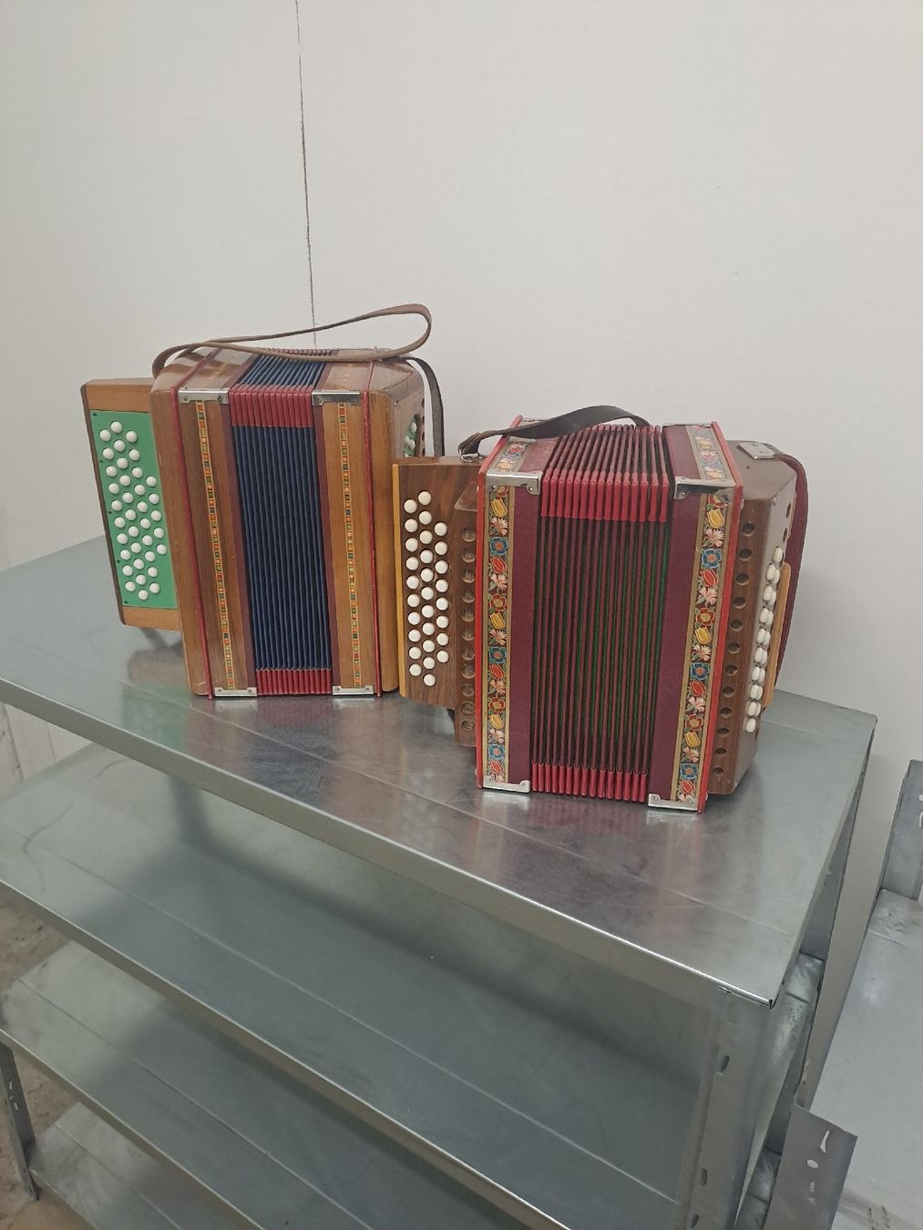 Strumenti musicali: 2 schwyzerorgeli zum verkaufen – Usato da Villeneuve venduto da BibiVintage 2