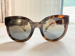 Chanel Sonnenbrille mit schwarzen CC Logo