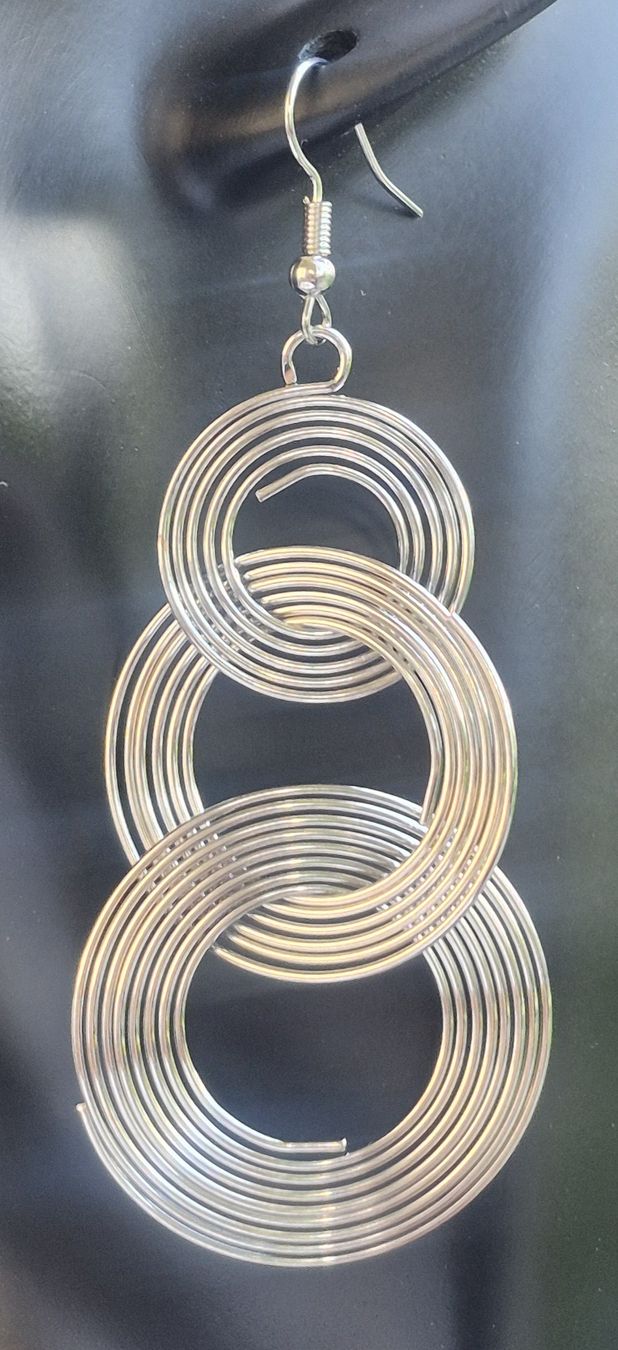 Boucles d'oreille: Orecchini pendenti cerchi a spirale colore argento – Neuf (Voir description) à Giubiasco par Stefaniav