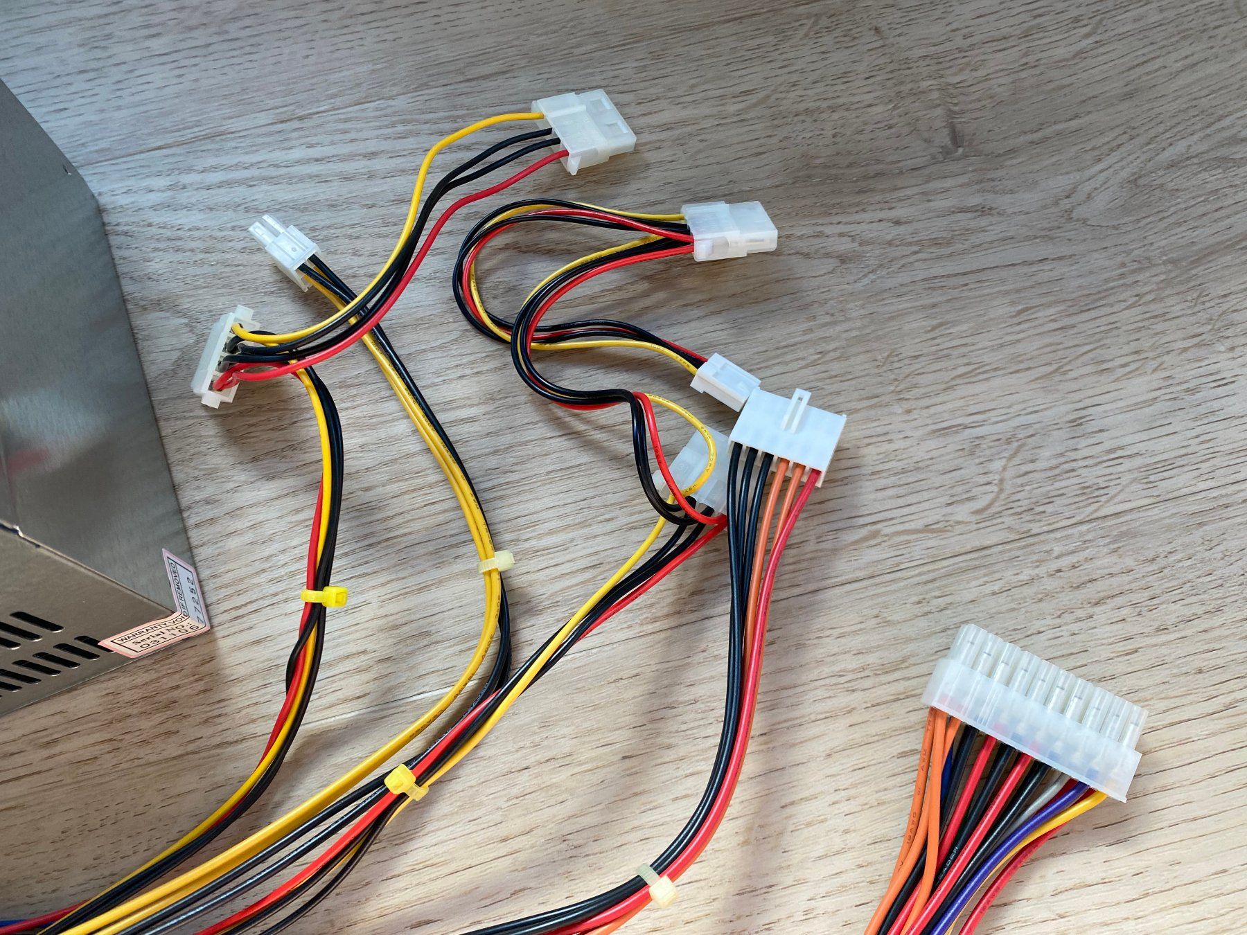 Custodie: Retro PC Sleeper Gehäuse ATX NOS Beige Hellblau mit 300W PSU – Nuovo (secondo la descrizione) da Wetzikon ZH venduto da BackToRetro 5