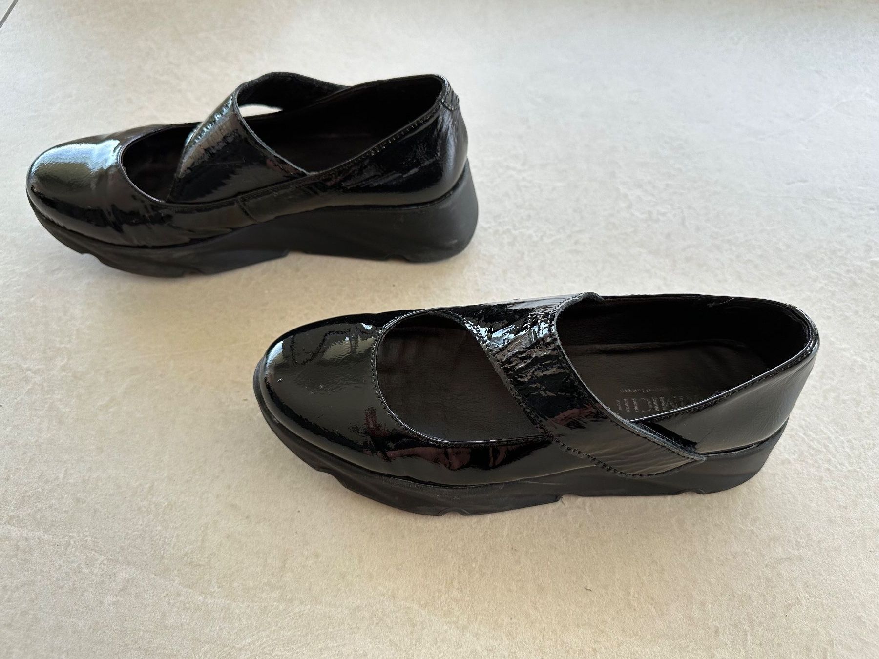 Scarpe da donna: Schwarze Lack Leder Halbschuhe Grösse 37 – Usato da Unterterzen venduto da mor_nv9n
