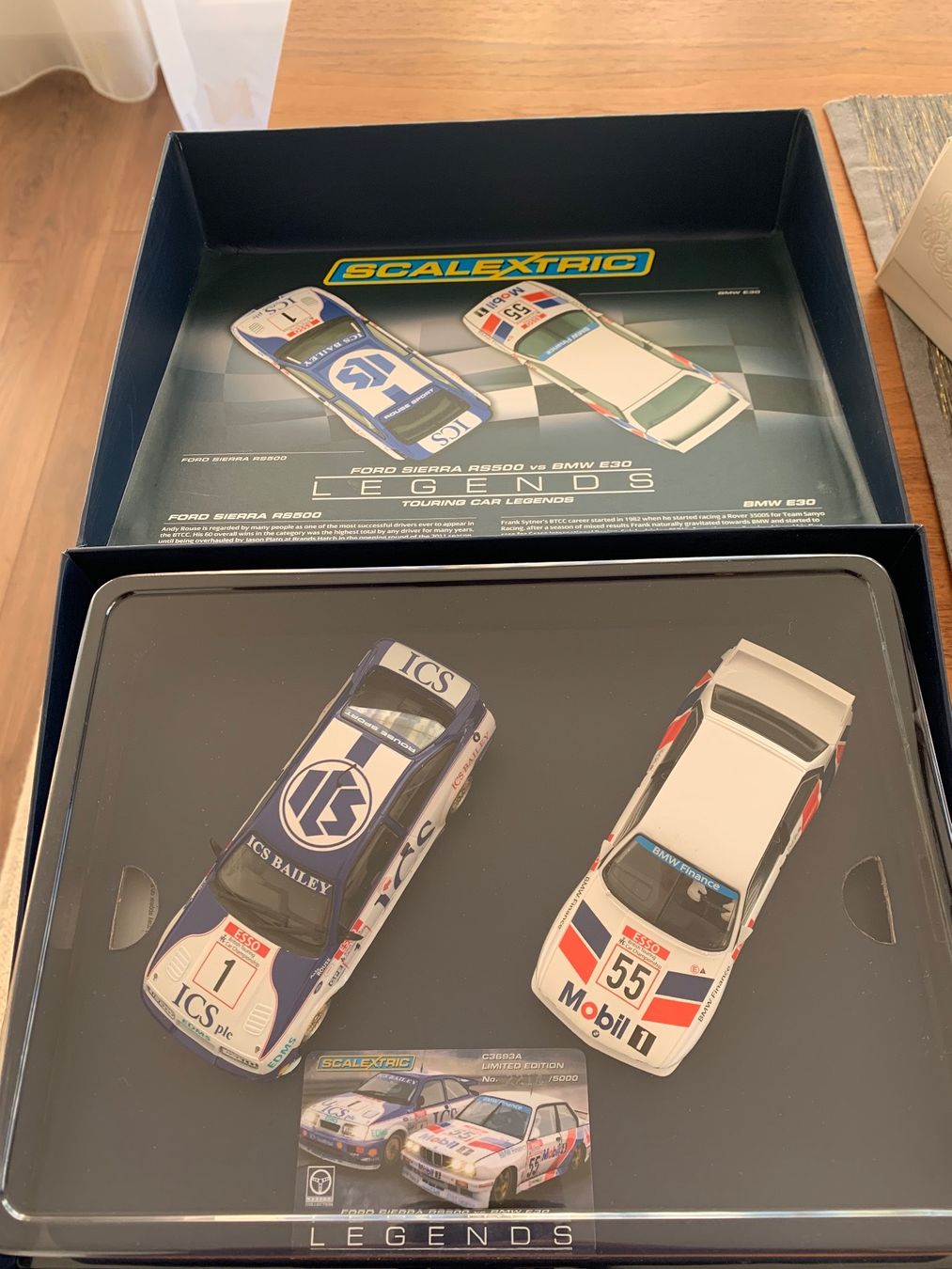Scalextric Modellautos: Scalextric Legends BMW E30 und Ford Sierra RS500 – Neu und originalverpackt aus Remigen von Kowalzki 1