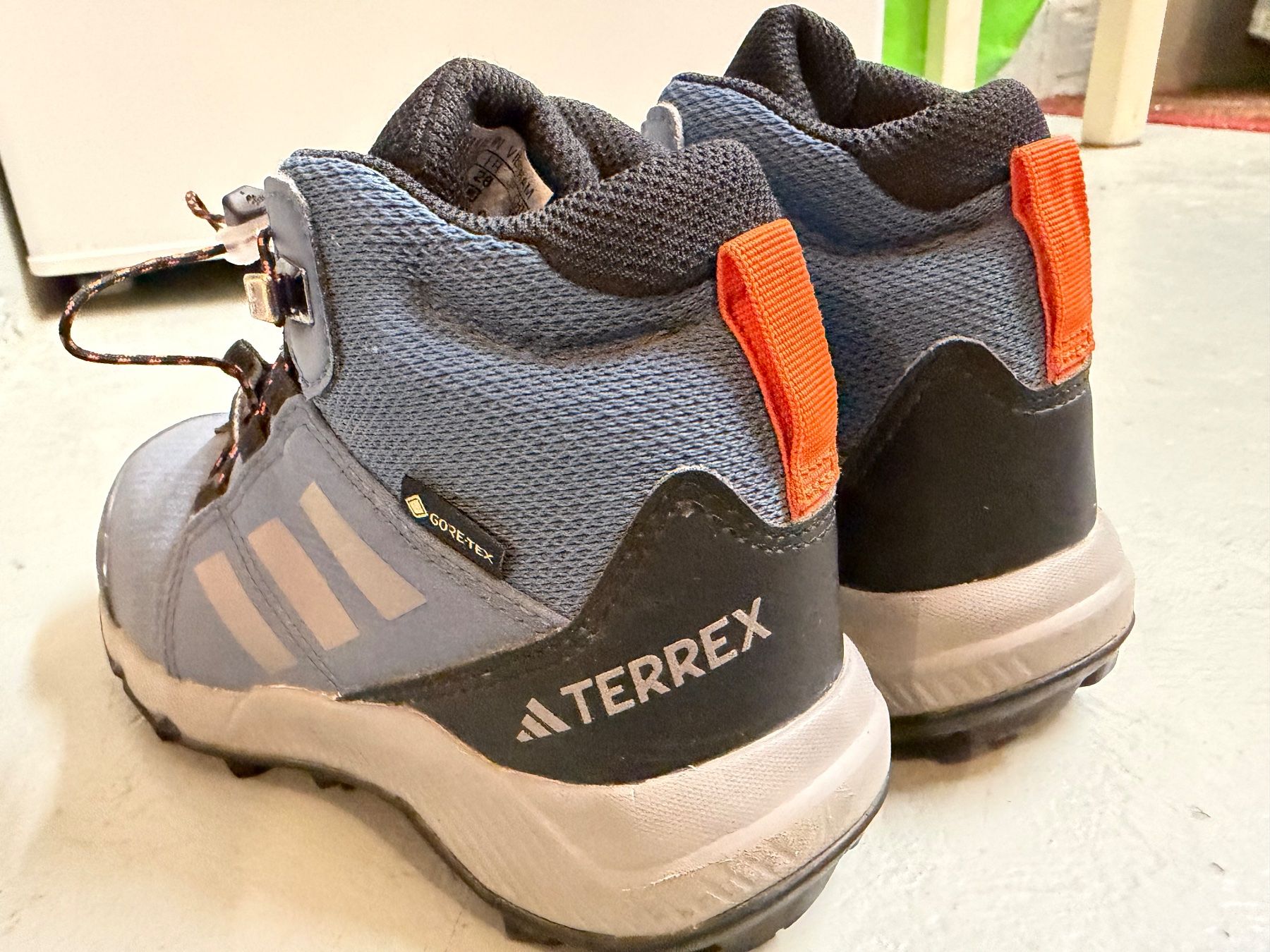 Adidas Schuhe für Jungen: Adidas Terrex Gore Tex  28 – Gebraucht aus Flums von hochfinsler92
