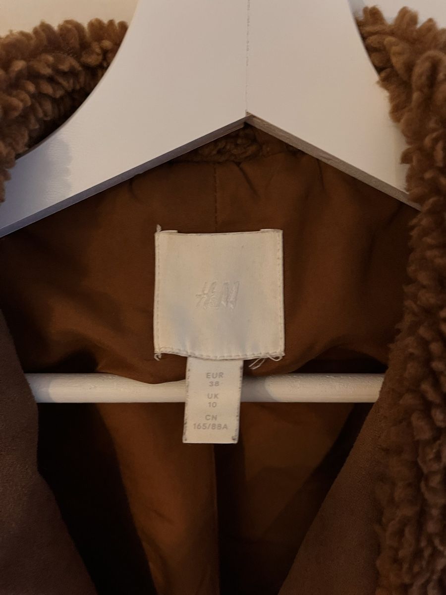 H&M Giacche: Jacke im Teddybär-Stil – Usato da Solothurn venduto da annecather1ne 4