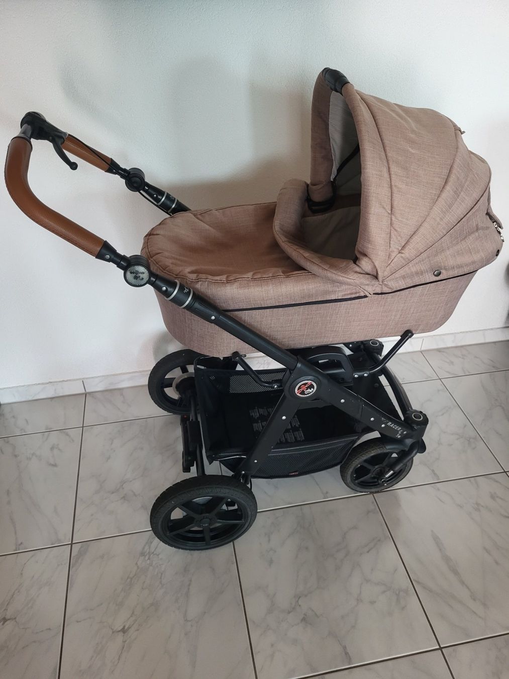 Hartan Carrozzine: Hartan Kinderwagen – Usato da Baar venduto da Xmau 2