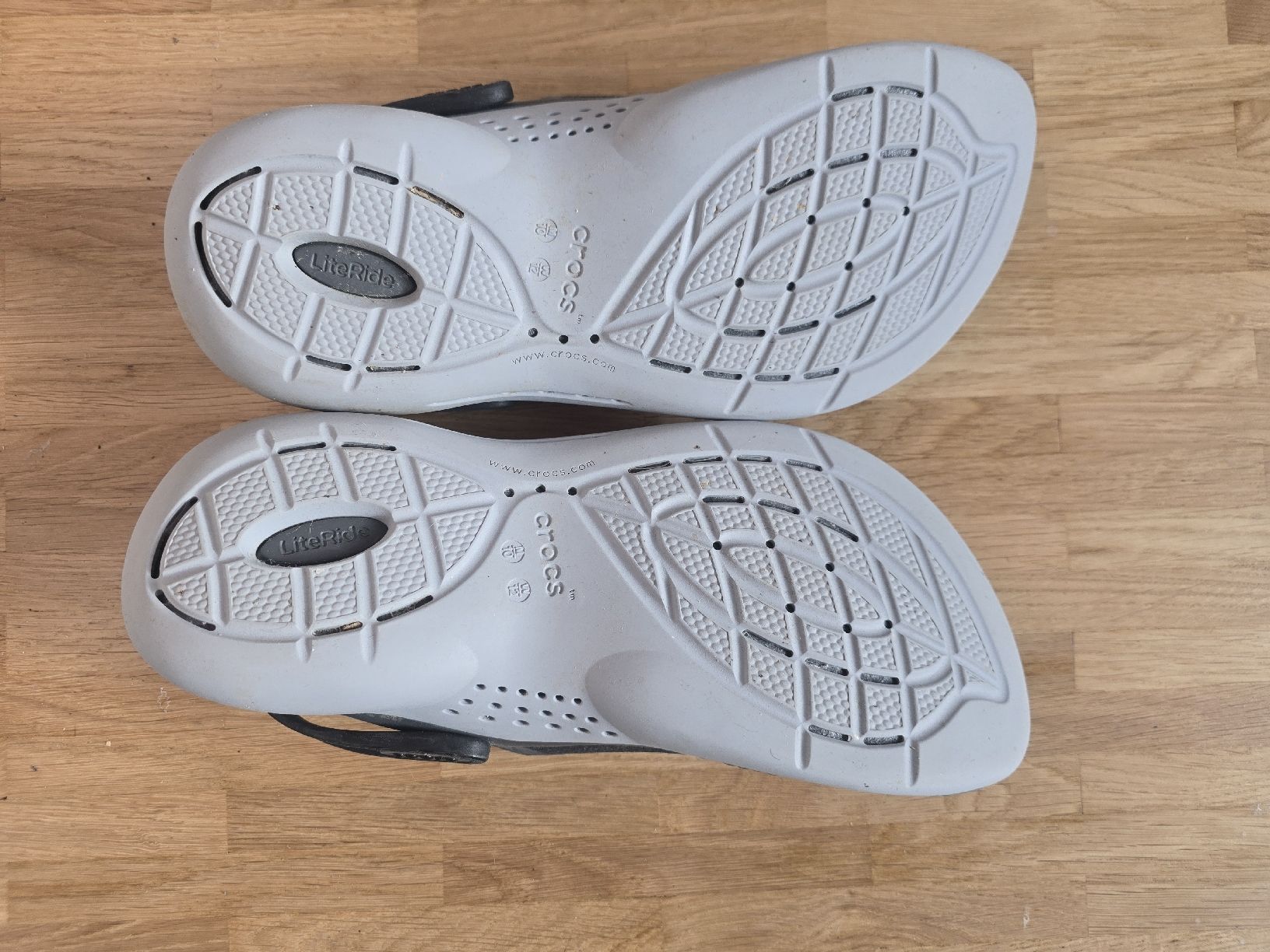 Crocs Scarpe da uomo: Crocs LiteRide grises T 43-44, parfaites ! – Usato da Mont-sur-Lausanne venduto da Didinho 2