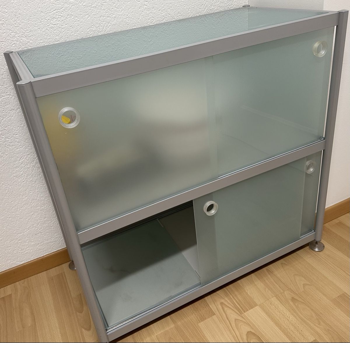 Vitrinen: Glasvitrine mit Schiebetüren – Gebraucht aus Frick von inf_7fvp 2