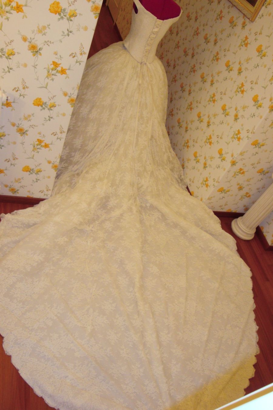 Vestiti: Abito da Sposa Cattedrale in Pizzo Chantilly Bellissimo – Usato da Genestrerio venduto da fra_c955 5