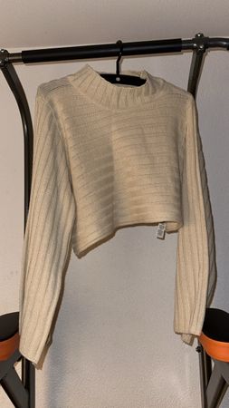 trendiger kurzer Strickpullover in Beige