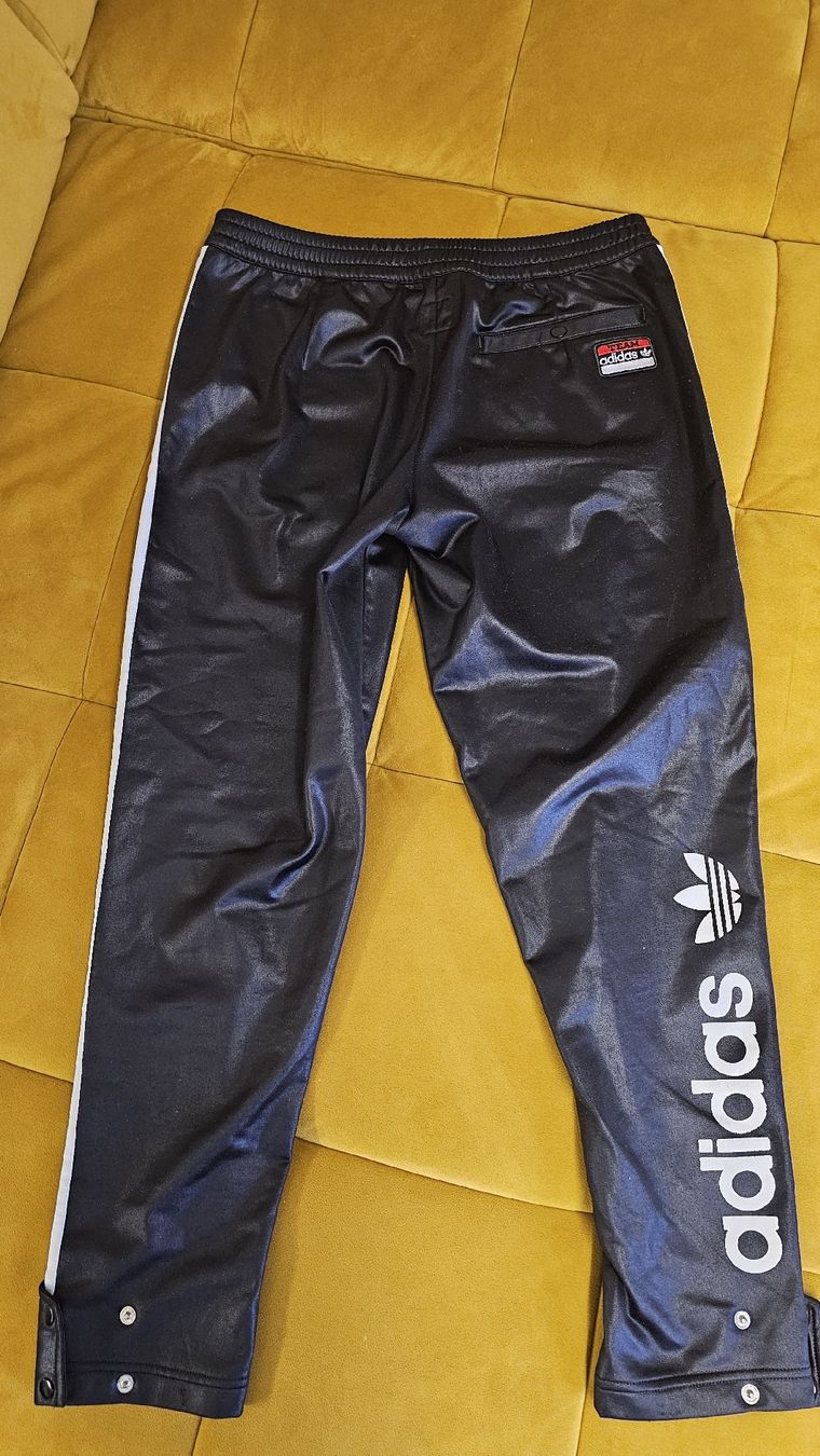 Adidas Pantaloni: Adidas Trainingshose Gr. 38 schwarz – Usato da Mauren venduto da ehr_5cy6 3