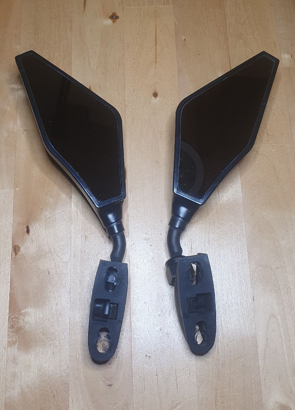 Alle Motorradersatzteile: Paire de Rétroviseurs moto custom – Gebraucht aus Commugny von yoa_h2lm