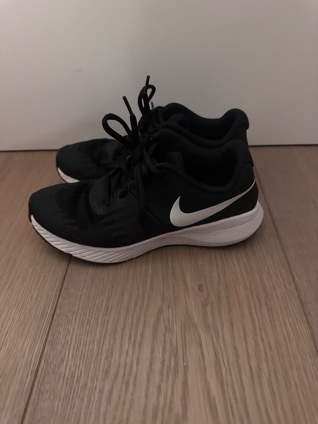 Nike Scarpe da donna: Nike Run Laufschuhe, Schwarz – Nuovo (secondo la descrizione) da Schindellegi venduto da adb_5s8g 2