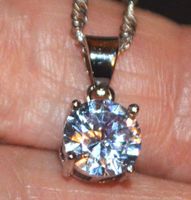 Halskette L-9816 – Anhänger mit Strass 7,5x7,5mm Kette 46cm