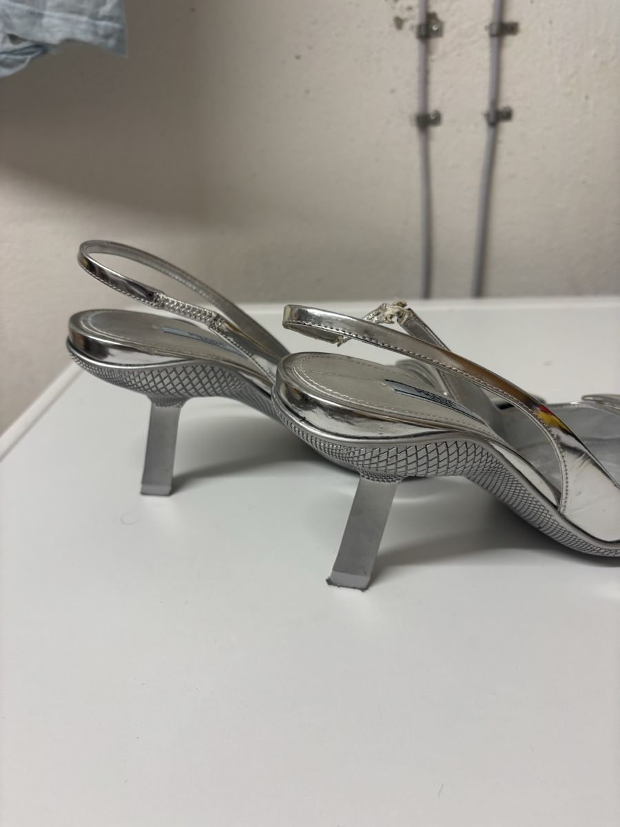 Prada Scarpe da donna: Prada Slingback Pumps, Metallic Silver, Pointed, Size 37 – Usato da Thalwil venduto da ver_j2lw 2