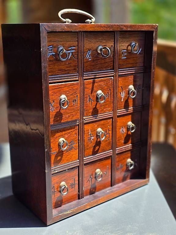 Commodes: Petit Meuble chinois à 9 tiroirs – D'occasion à La Croix-de-Rozon par christian160459 1