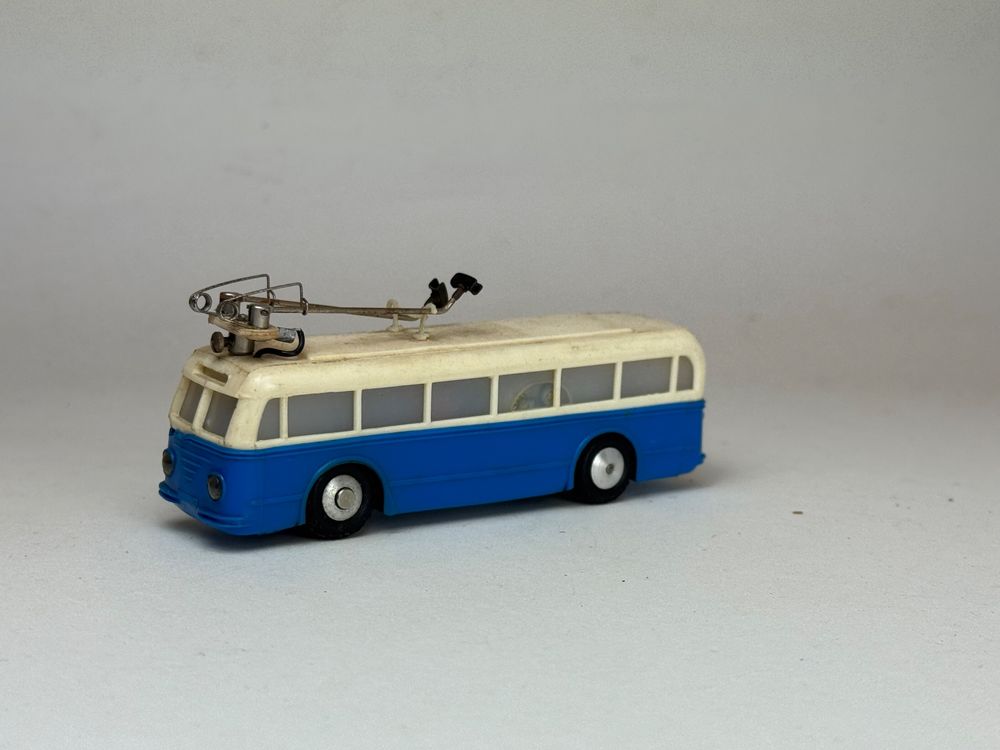 relais BOIS de caténaire ville train trolley bus HO DGPM Eheim Brawa électrique