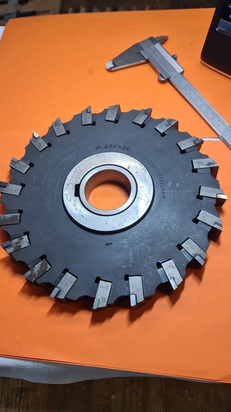 Alle Werkzeuge: Scheibenfräser  200X20mm – Gebraucht aus Egerkingen von ogi3131 1
