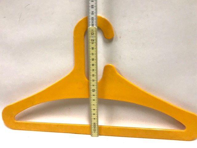 Appendiabiti: 1 Kleiderbügel 70er gelb – Usato da Zürich venduto da gigimai67 1