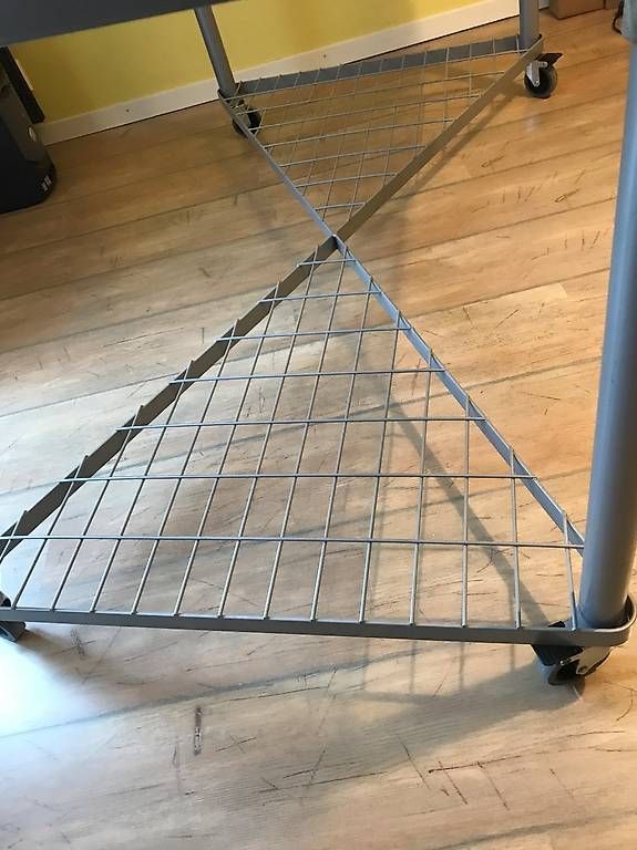 Ikea Scrivanie: Pult, Schreibtisch mit Rollen und Ablagefläche – Usato da Thun venduto da craftswoman 4