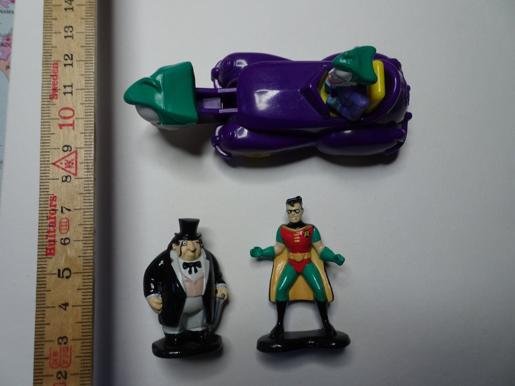 Statuette: Pinguin, Robin Metall + Jocker aus Kunststoff Comics – Usato da Schönenwerd venduto da schnitzunddrunter