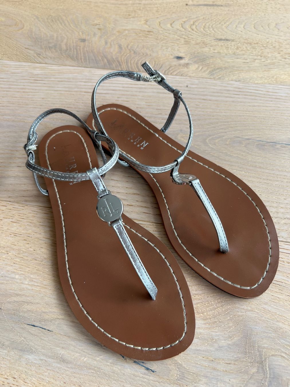 Ralph Lauren Chaussures femmes: Ralph Lauren Sandalette silber Gr. 37 – D'occasion à Meilen par Masupilamy