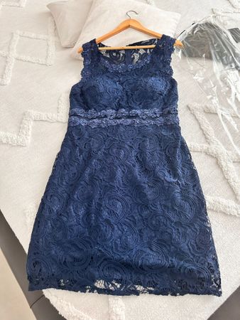 Elegantes blaues Spitzenkleid, Gr. 42