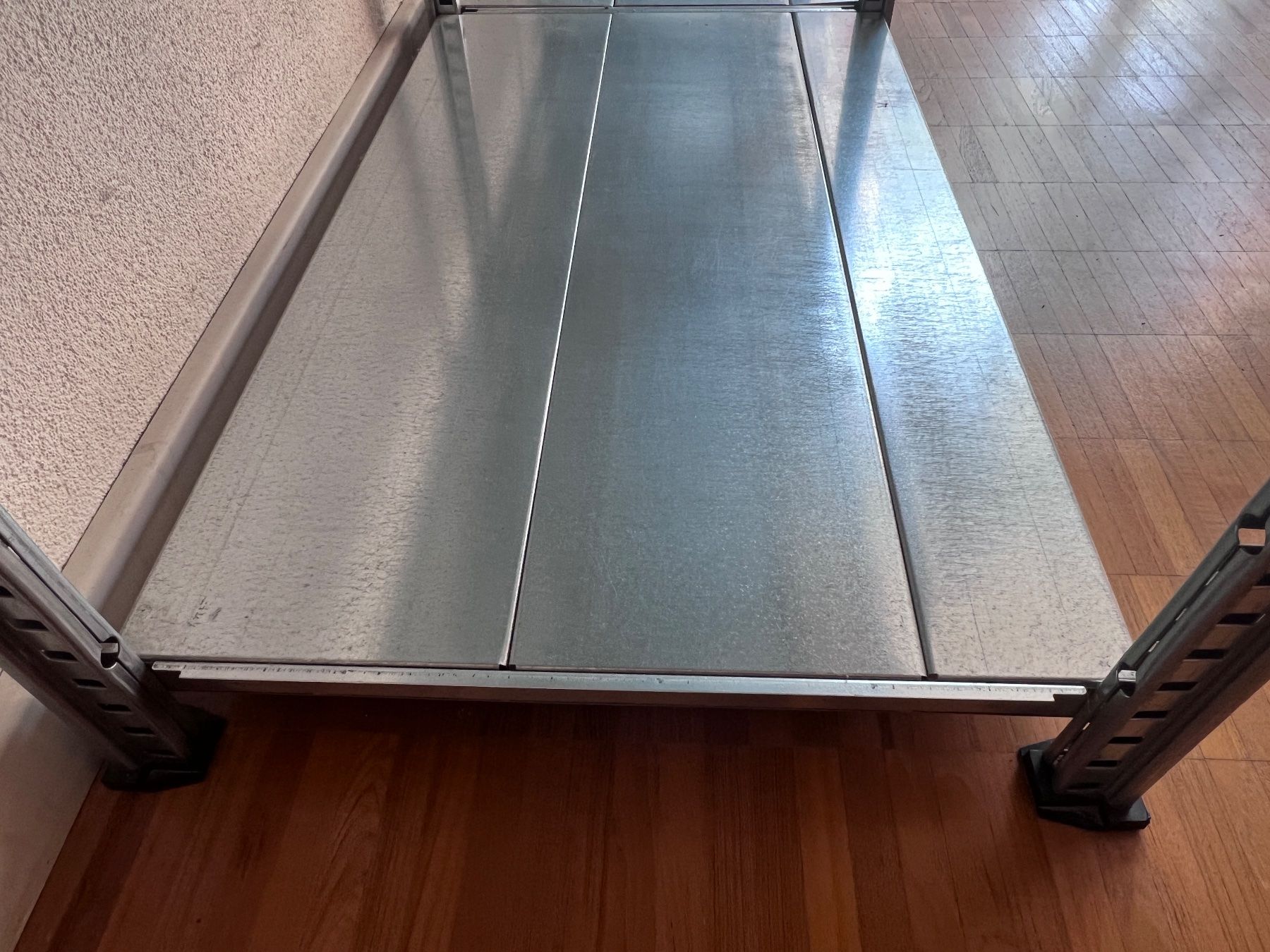 Errex Étagères: Regalsystem Errex mit Holzplatte als Abdeckung – D'occasion à Zürich par wme_n5yf 2