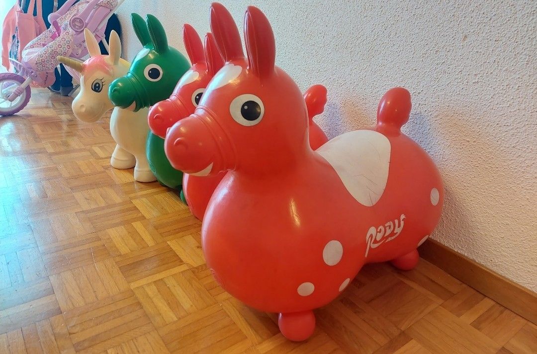 Jouets: 4 Hüpftiere – D'occasion à Oberrieden par Naklesu71 1