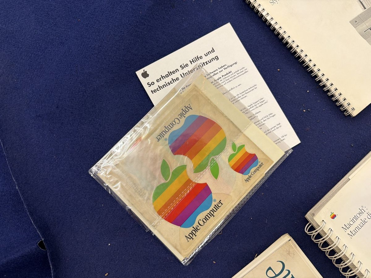 Libri: Apple Vintage Floppy and Manual - Stickers – Usato da Giubiasco venduto da IWGL002 8