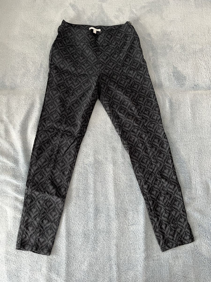 Hosen: Charles Voegele Pants, Size EU 36, Black, Geometric – Gebraucht aus Gümligen von caron__