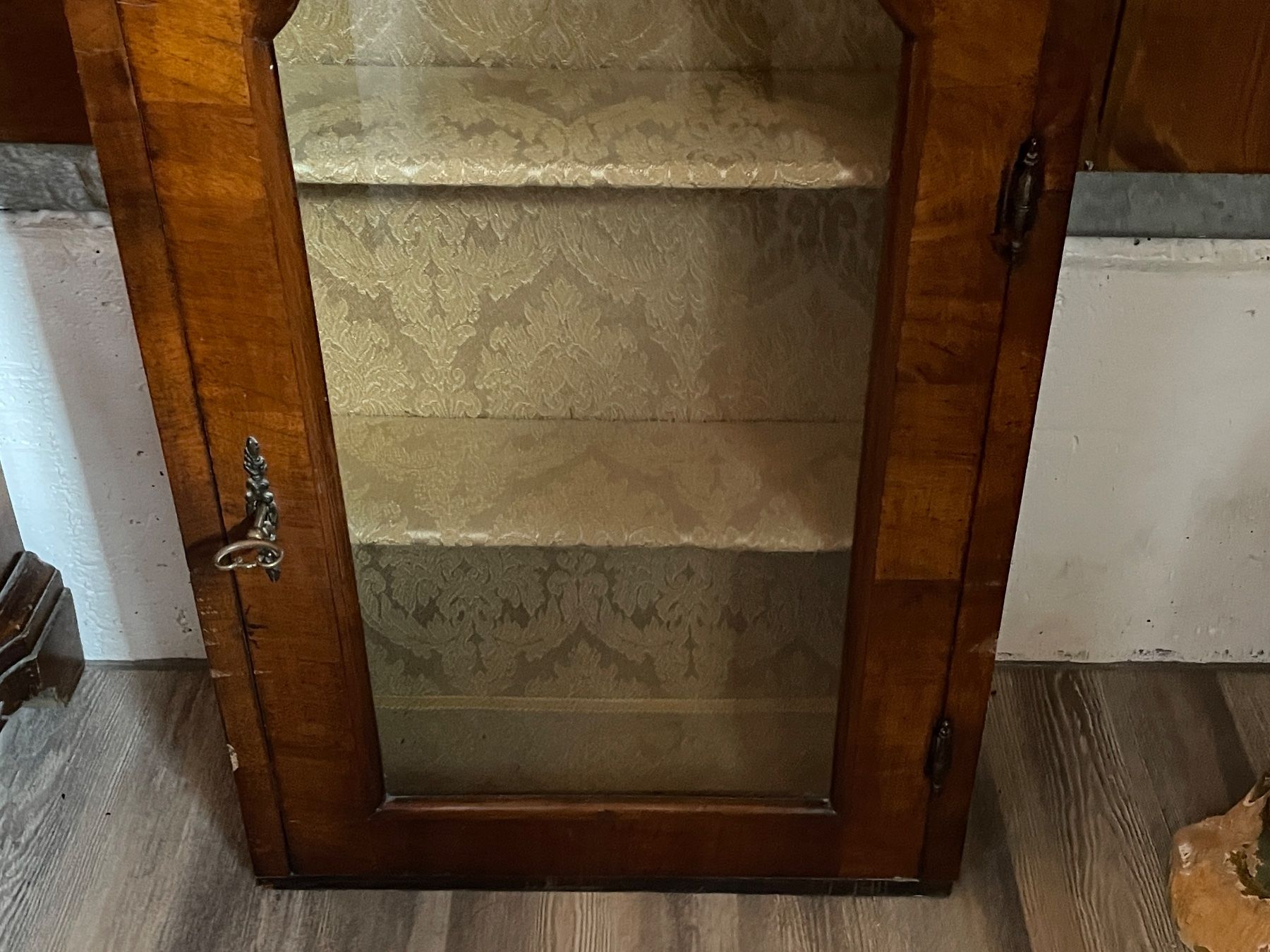 Vetrine: Antike Wandvitrine in gutem Zustand – Usato da Volketswil venduto da rubin74 1