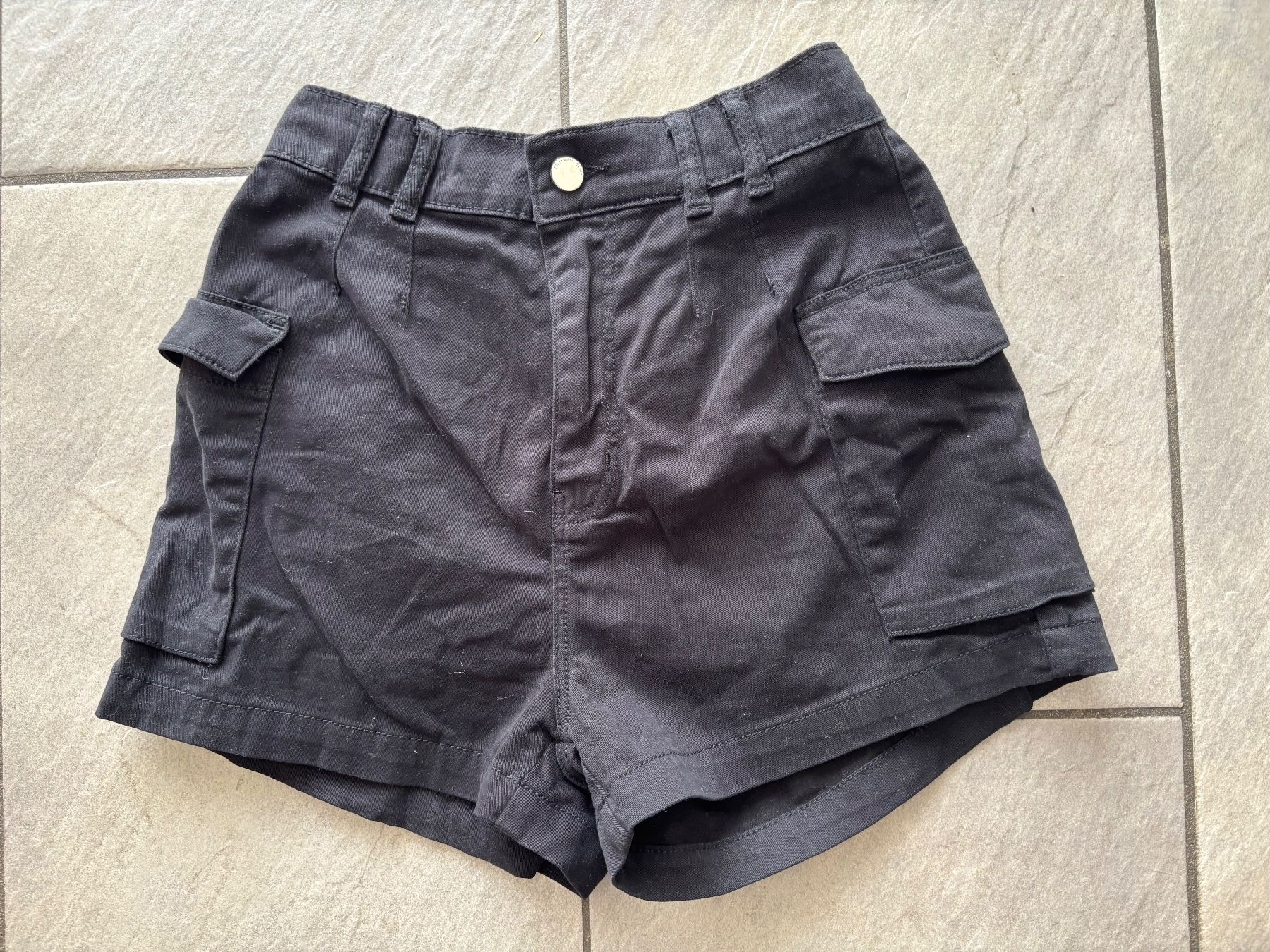 Lotti di vestiti: Shorts, schwarz, Gr. 36 – Usato da Sins venduto da sinserin