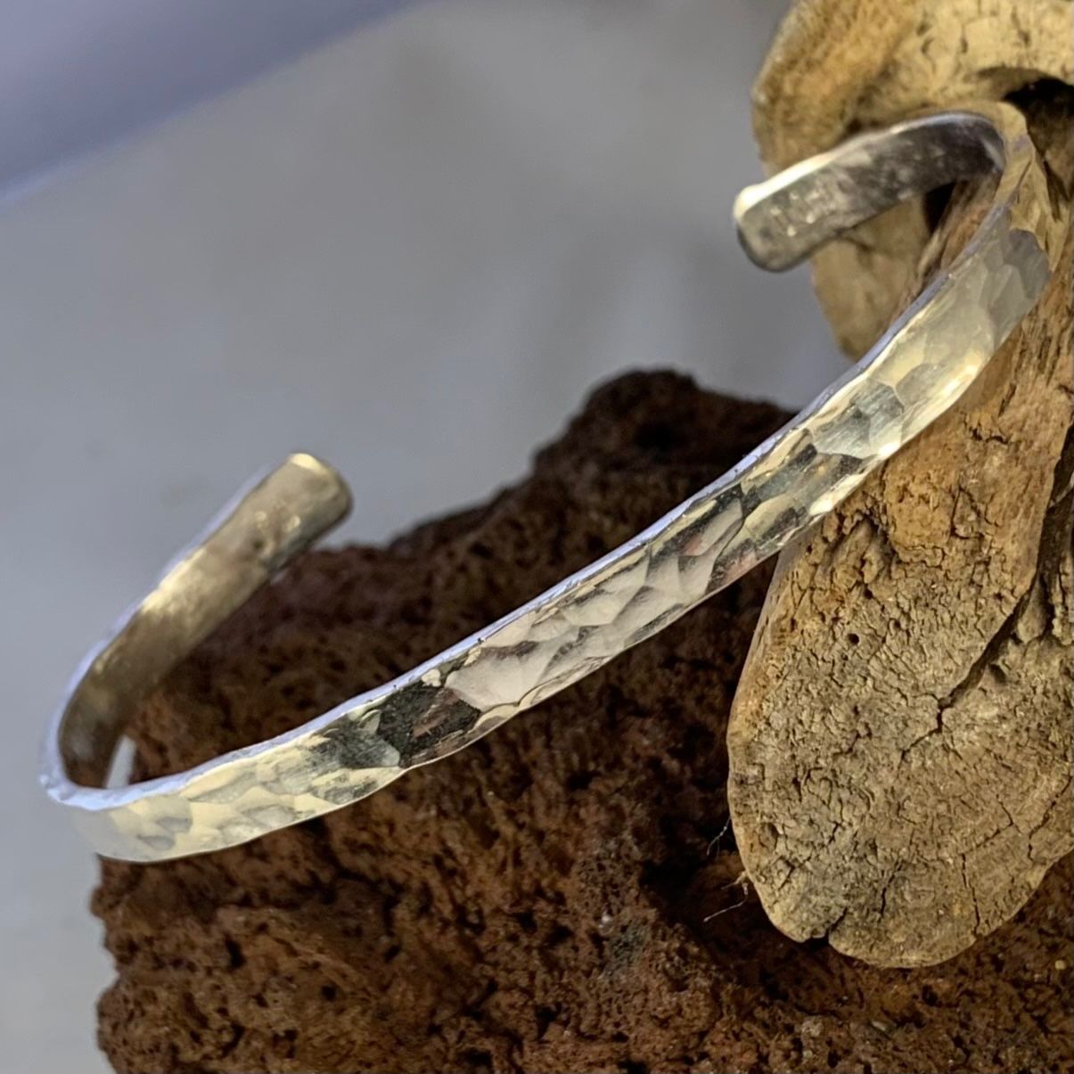 Bracciali & Braccialetti: Silber Armreif Gehämmert – Nuovo (secondo la descrizione) da Thun venduto da Svonskj 1