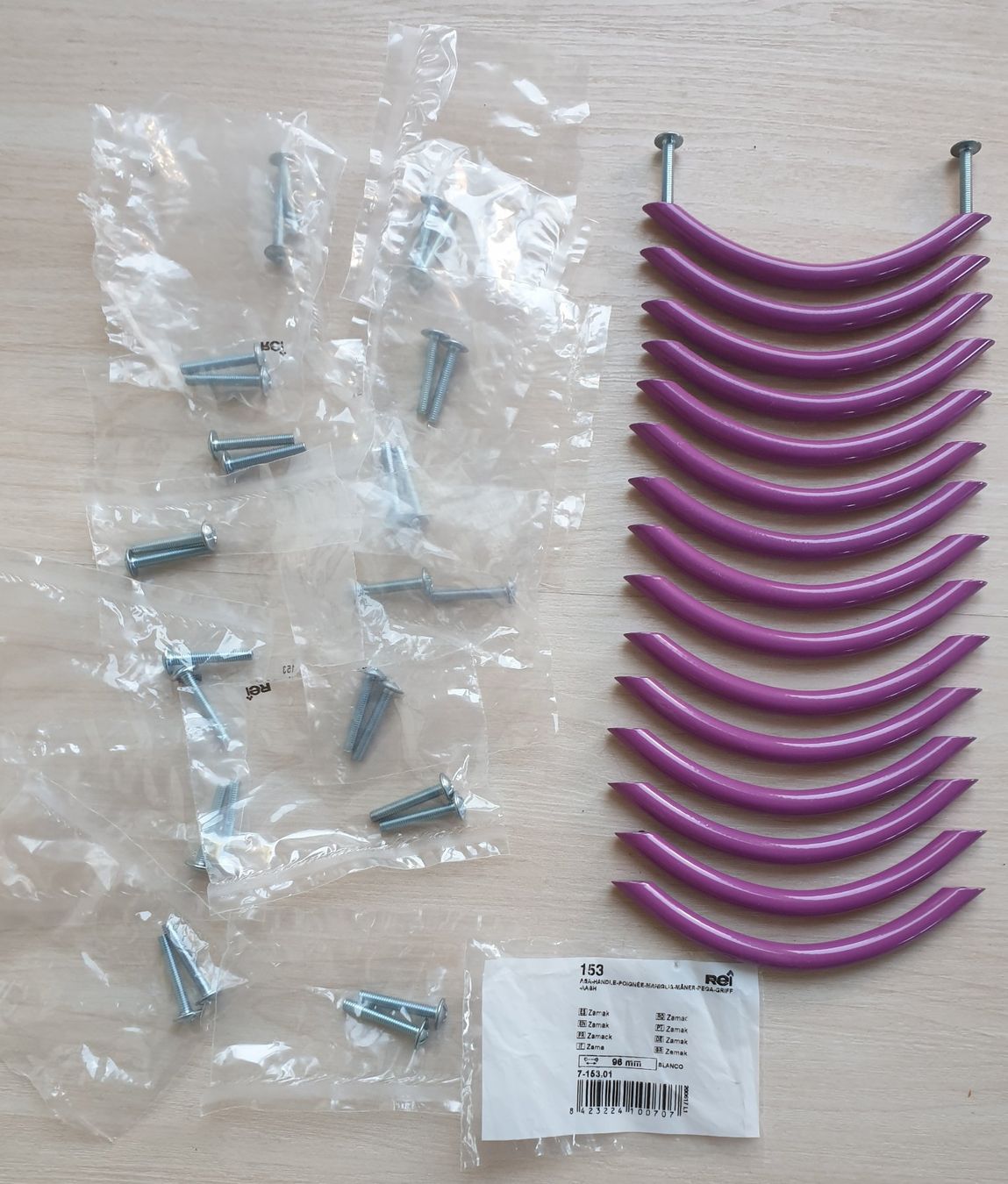 Ferramenta: 15 x Möbelgriff Bogen violett – Usato da Hirschthal venduto da Needfulthings