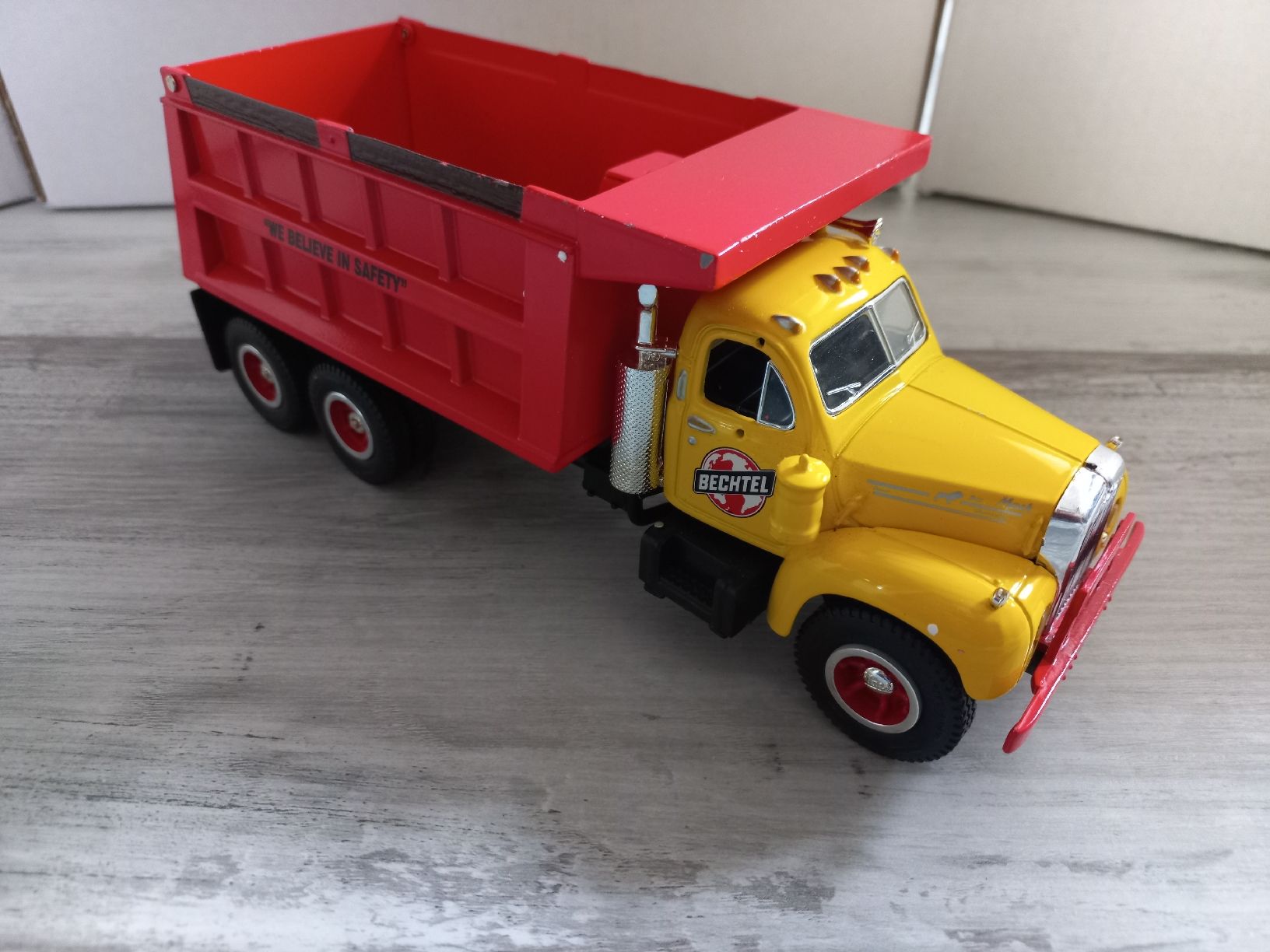 Modellautos: Mack B61 1/34 First Gear – Gebraucht aus Attalens von remy_s00 1