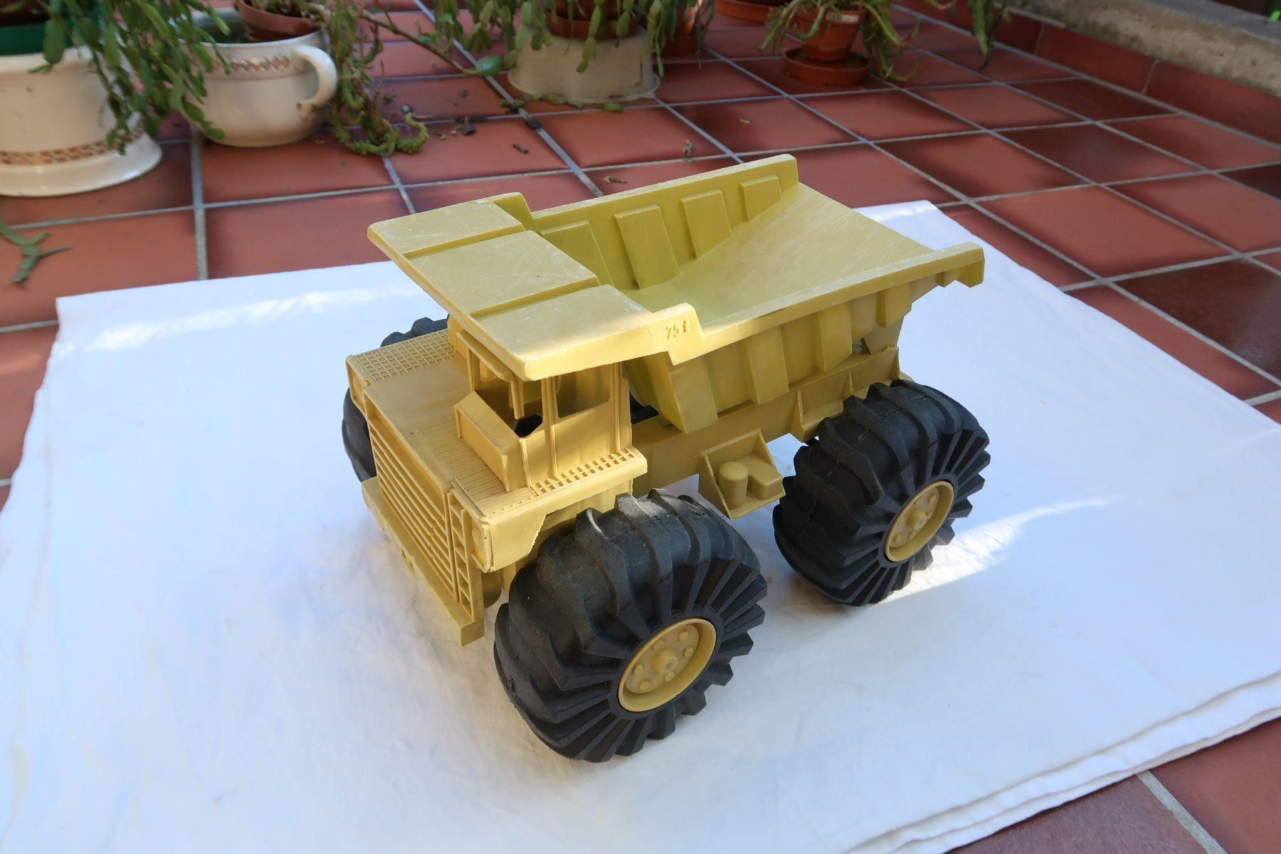 Modellini d'auto: grosser Kipper "Fuchs" Made in W.Germany – Usato da Muttenz venduto da Laeckerlihamschter