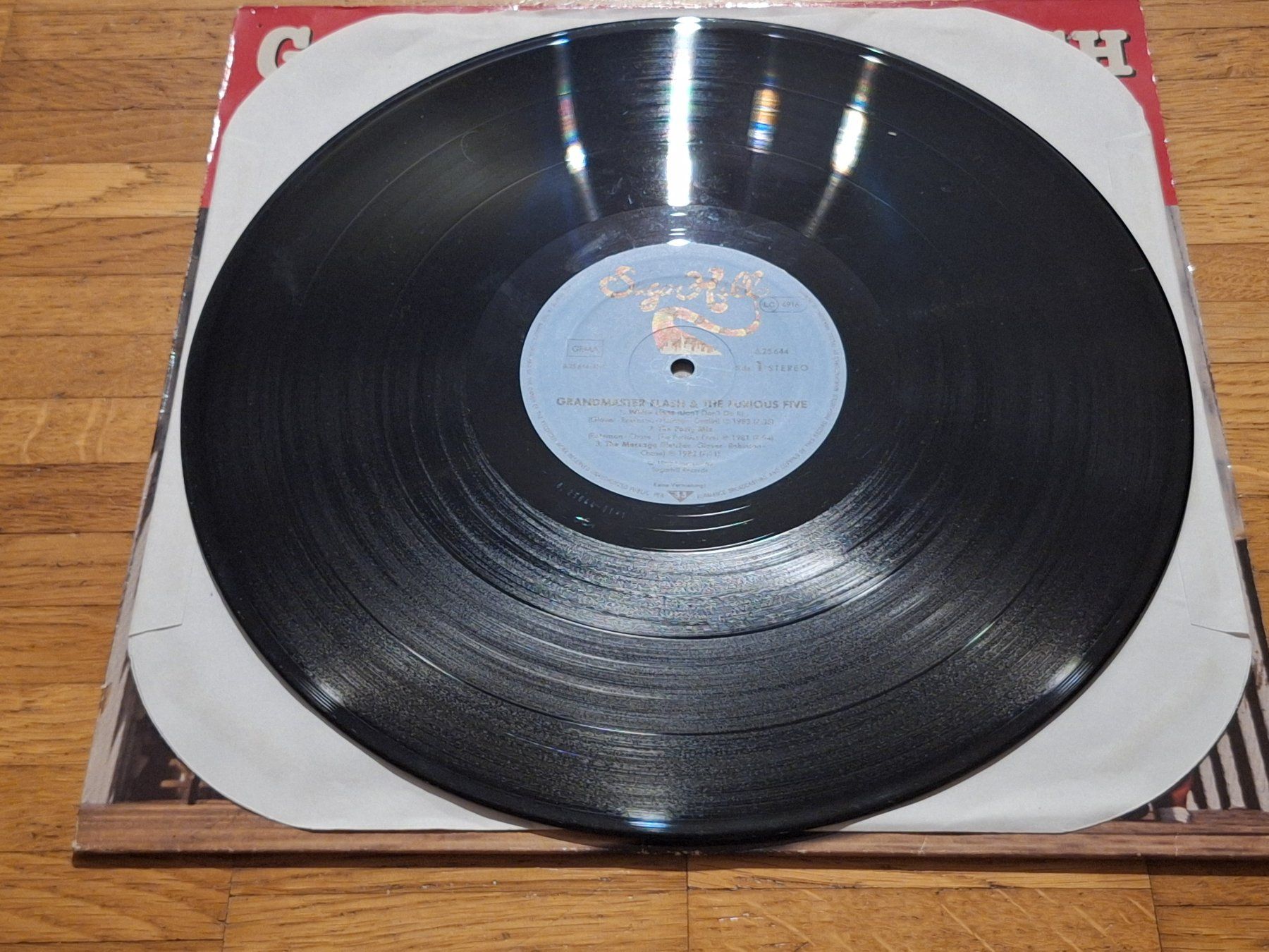 Dischi in vinile: Grandmaster Flash & The Furious Five, Same - LP DE 1983 – Nuovo (secondo la descrizione) da Oberentfelden venduto da Musicud 2