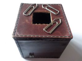 Aigner Büroklammerbox aus Leder (2)