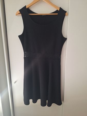 Kleid schwarz Grösse M Spitzenbund neuwertig