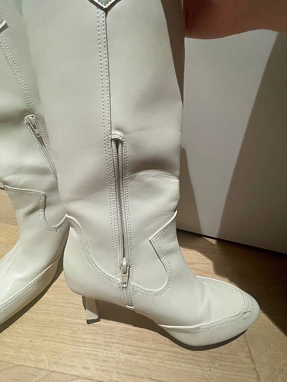 Damenschuhe: Weisse Stiefel / Boots mit Absatz – Neu und originalverpackt aus Spreitenbach von sam_l5fj 2