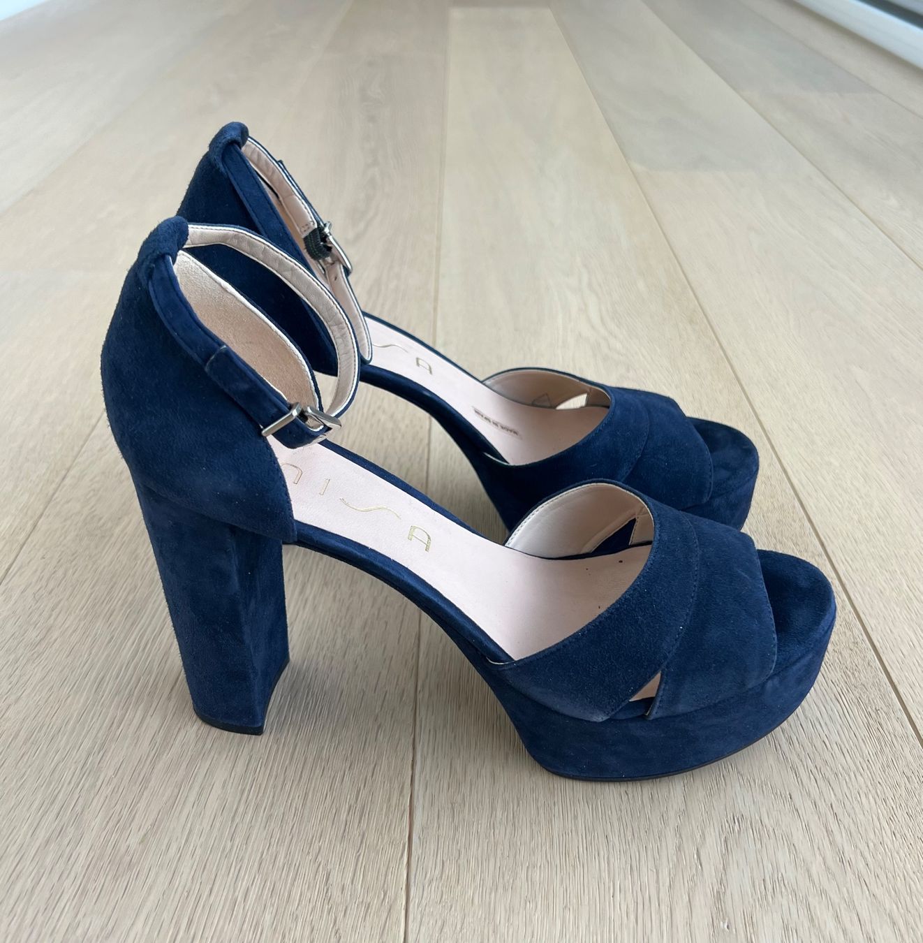 Unisa Scarpe da donna: UNISA Echtleder- Sandalen mit Blockabsatz Gr.40 – Nuovo (secondo la descrizione) da Degersheim venduto da Starkigel 1